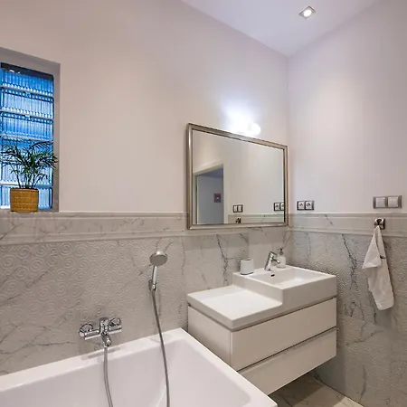 Coburg Palace Apartment *