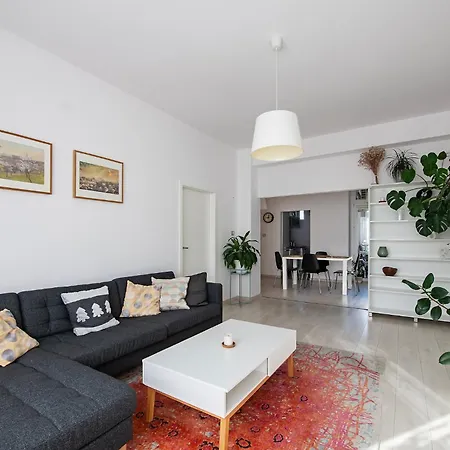 Coburg Palace Apartmán *